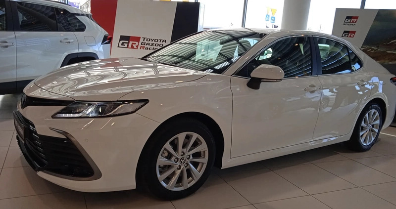 Toyota Camry cena 148990 przebieg: 10, rok produkcji 2023 z Żychlin małe 37